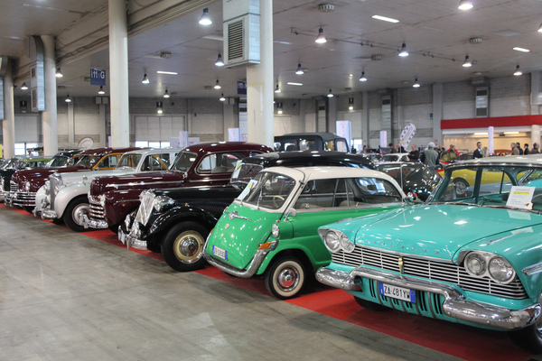 Farb- und Formenvielfalt - von Amerika, über Italien bis Frankreich und England - Auto e Moto d'Epoca 2014