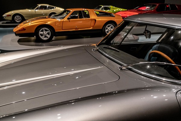 Bild Farben und Formen - Ausstellung "PS:. Ich liebe Dich. Sportwagen-Design der 1950er - 1970er Jahre" im Kunstpalast Düsseldorf 2018