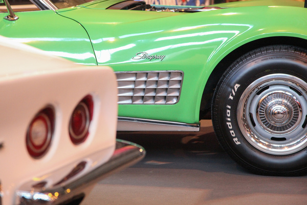 Farben und Formen - Chevrolet Corvette C3 bei Neidfeld - Swiss Classic World Luzern 2021