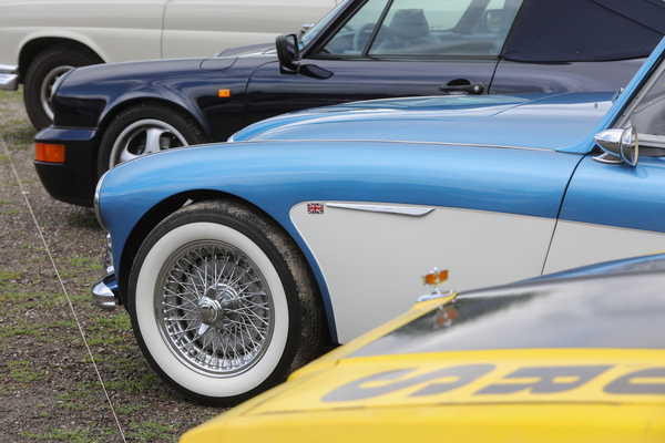 Farben und Formen im Vergleich - Oldtimer Sunday Morning Treffen Zug am 6. August 2023