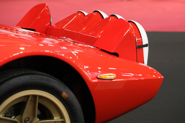 Farben und Formenspiel anhand des Lancia Stratos HF Gruppe 4 beim Lukas Hüni - Rétromobile Paris 2019