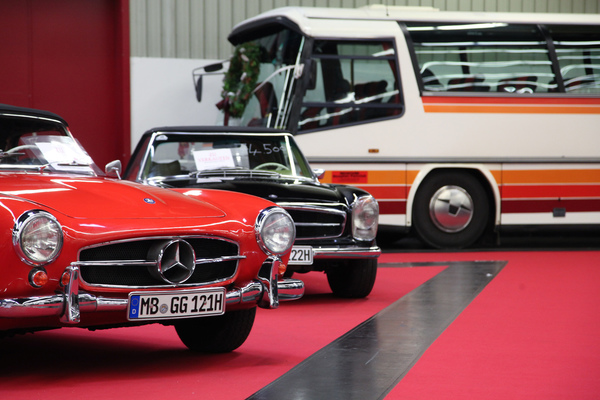 Farben- und Formenspiele mit Mercedes-Benz 190 SL und 280 SL - Retro Classics Bavaria 2019