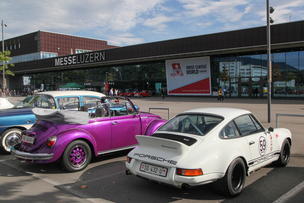 Farben- und Formenspiele vor den Messehallen - Swiss Classic World Luzern 2021