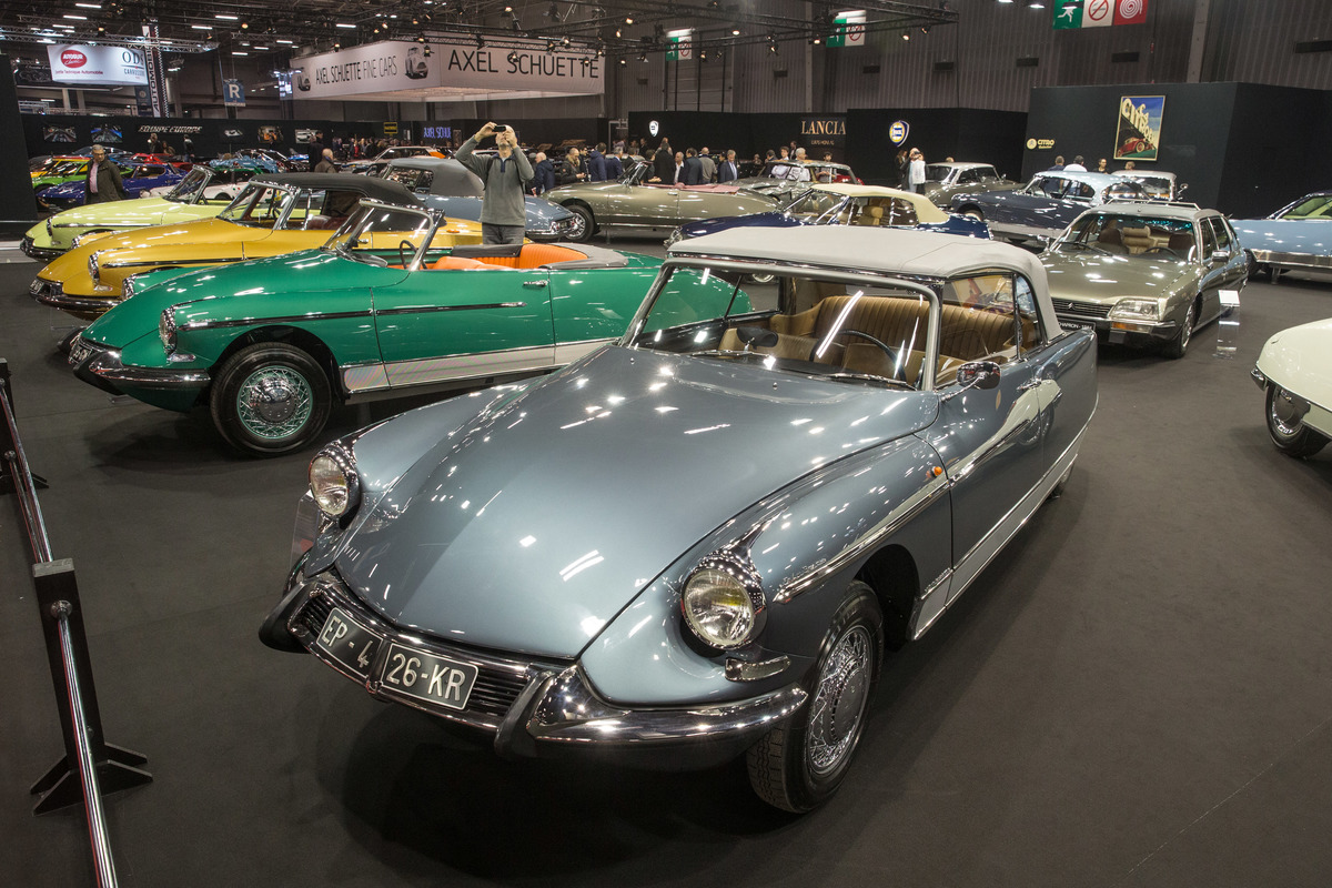 Farben- und Formenvielfalt in der Chapron-Citroën-Sonderschau - Rétromobile Paris 2019