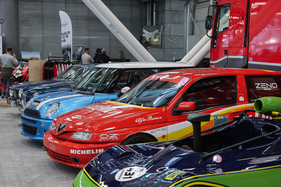 Farbenfrohe Auslage, ein Alfa Romeo 145 in Rennsportaufmachung - 42. Auto e Moto d'Epoca 2025 Farbenfrohe Auslage, ein Alfa Romeo 145 in Rennsportaufmachung - 42. Auto e Moto d'Epoca 2025