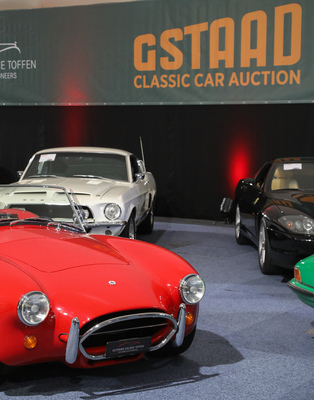 Farbenfrohter Mix aus Klassikern aus den USA, Italien und Deutschland - Oldtimer Galerie Gstaad Versteigerung am 29. Dezember 2024