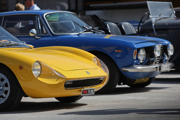 Bild Farbenspiel zwischen De Tomaso Vallelunga und Alfa Romeo Sprint GT - Dolder Classics Mai 2015