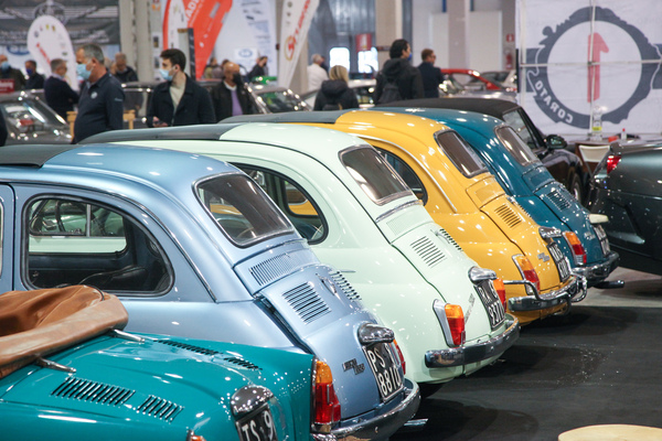 Image: Variety of colors - Fiat 500 in rank and file - Auto e Moto d'Epoca Padua 2021