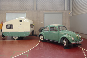 Farblich passend assortiert - VW Käfer mit Wohnwagen - OTM Winterthur 2015 Farblich passend assortiert - VW Käfer mit Wohnwagen - OTM Winterthur 2015