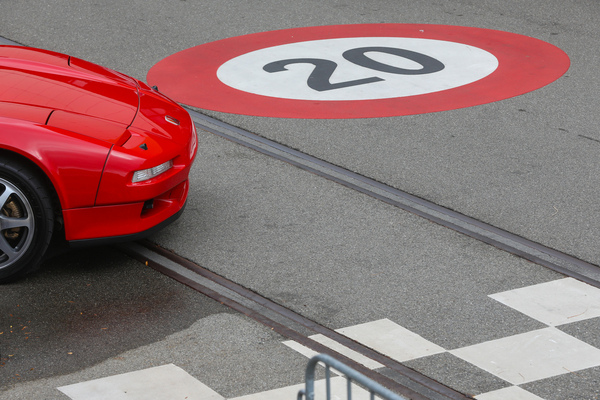 Farblich passt es, aber Tempo 20 km/h ist für einen Honda NSX nicht die präferierte Geschwindigkeit - Japanese Car Meeting Kemptthal 2025