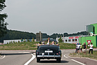 Fast an jeder Kurve winkten Zuschauer den Oldtimern zu: Buick Eight Roadster (1938) – RAID Suisse-Paris 2013