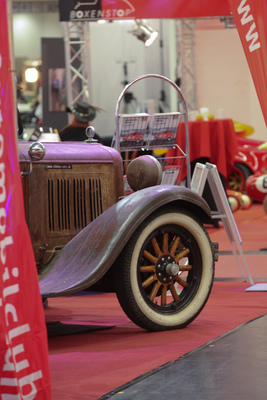 Fast ein Stillbild - Dodge 6 - Retro Classics Bavaria 2017 in Nürnberg