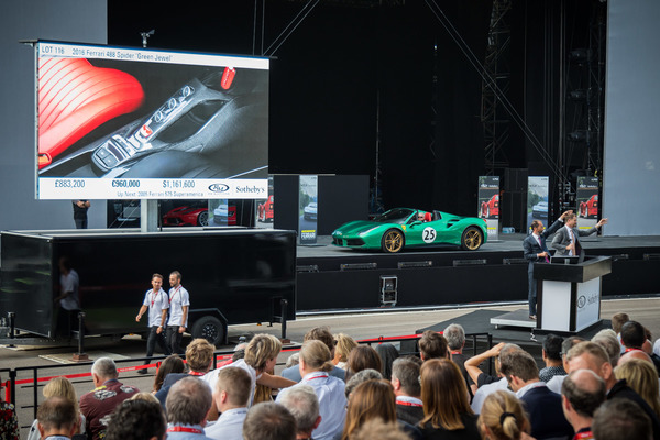 Fast eine Million Euro mussten für den Zuschlag dieses Ferrari 488 geboten werden - RM/Sotheby's Versteigerung "Ferrari - Leggenda e Passione" am 8. September 2017
