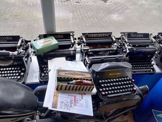 Fast komplette Sammlung von Mercedes-Schreibmaschinen – Zu Besuch in der Sammlung Hilker
