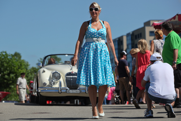 Image: Almost like on the catwalk, with beautiful dresses and photographers - at OSMT Zug on August 7, 2016