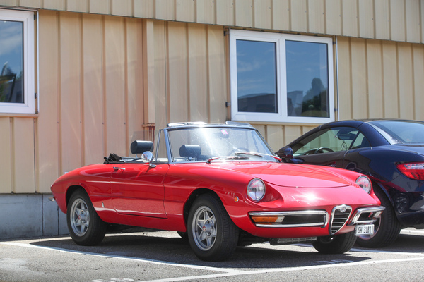 Fast wie aus dem Film "The Graduate" - Alfa Romeo Duetto Spider - Autohalle Sunday Classics Juni 2022