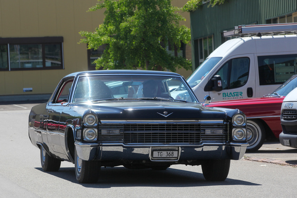 Fast wie aus einem amerikanischen Krimi - Cadillac Coupe de Ville aus dem Jahr 1966 - Autohalle Sunday Classics Juni 2022