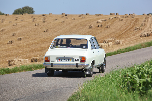 Bild: Fast wie in Frankreich - Thomas Meister unterwegs im Peugeot 504 TI von 1977