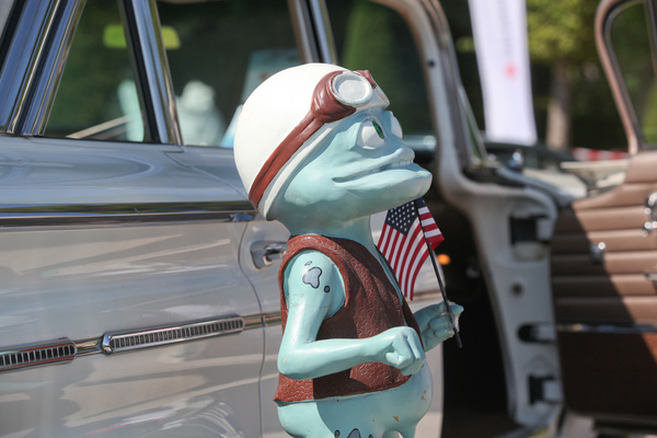 Fehlen noch die Gäste zur Party. Wie wär’s mit einem Ausserirdischen?