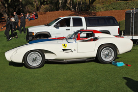 Fehlfarben - Ferrari Testarossa im US-typischen Renn-Kolorit.