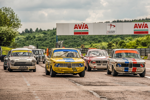 Feld mit BMW 1800 Ti am Rennen der U2TC Kategore am Grand Prix de l'Age d'Or 2016