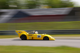 Bild Felix Haas holte sich den Sieg in beiden Rennen mit seinem Lola T294 (1974) an der Nürburgring Classic 2019 - CanAm & 100 Meilen Trophy