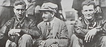 Bild: Ferdinand Porsche (Mitte) brachte Neubauer zu Mercedes