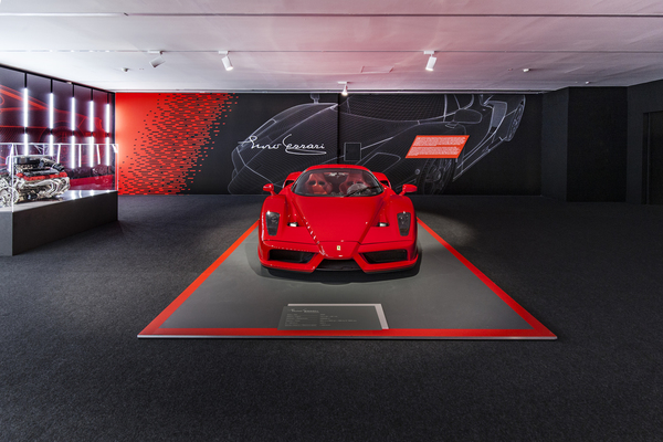 Ferrar Enzo - Hypercars exhibition