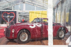 Ferrari 125 Sport (1947) - die Sonderchau 75 Jahre Ferrari war in einem Zelt zwischen den Hallen untergebracht - Auto e Moto d'Epoca 2022