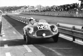 Ferrari 166 MM (1949) am Veteranenrennen vor Le Mans 1973 - Luigi Chinetti fuhr diesen Ferrari 166MM auf Platz 1 bei Le Mans 1949. Chinetti gewann auch 1932 und 1934 auf Alfa Romeo