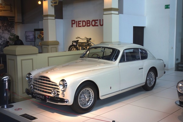 Bild Ferrari 195 Inter Ghia (1950) – "75 anni di Ferrari" in der Autoworld Brüssel 2022