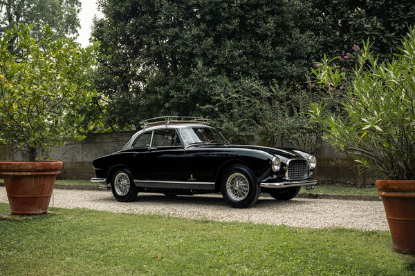 Bild: Ferrari 212 (1952) – Fahrgestellnummer 0265 EU, ein Ferrari 212 Europa Pinin Farina Coupé von 1952 aus dem Besitz der Hollywood-Schauspielerin Ingrid Bergman, wurde ebenfalls bei der Zürich Auction verkauft