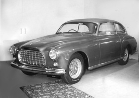 Ferrari 212 Inter Ghia (1952) - ein von Ghia in Turin eingekleidetes viersitziges Coupé mit 260 cm Radstand