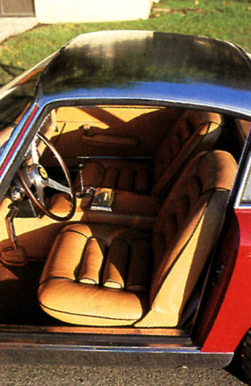 Ferrari 250 GT (1959) - ebenfalls überarbeitet - der Innenraum, der gerade zwei Personen Platz bot Ferrari 250 GT (1959) - ebenfalls überarbeitet - der Innenraum, der gerade zwei Personen Platz bot