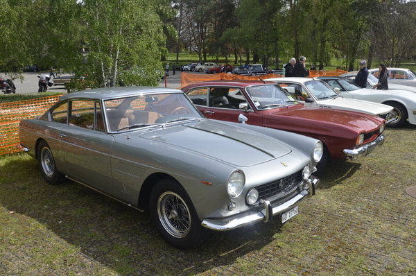 Bild: Ferrari 250 GT 2+2 (1961) – auf dem Besucherparkplatz – Swiss RetroMecanika 2024