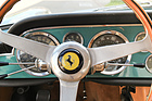 Ferrari 250 GT 2+2 (1962) - Drehzahlmesser und Tachometer auf beiden Seiten der Lenksäule
