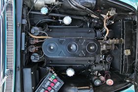 Ferrari 250 GT 2+2 (1962) - dass der Motor 20 Zentimeter weiter vorne ist, sieht man kaum (1962)