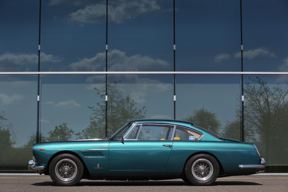 Ferrari 250 GT 2+2 (1962) - eine Ähnlichkeit mit dem DB4 von der Seite betrachtet lässt sich nicht abstreiten