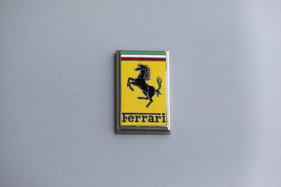 Ferrari 250 GT Pininfarina (1958) - das Ferrari-Zeichen auf dem Bug