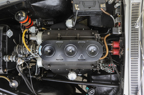 Ferrari 250 GT Pininfarina (1958) - der Schwerpunkt des Dreiliter-V12 sitzt hinter der Vorderachse (1958)