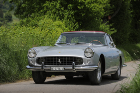 Ferrari 250 GT Pininfarina (1958) - die Nebelscheinwerfer sind kaum zu erkennen unter dem Gitter