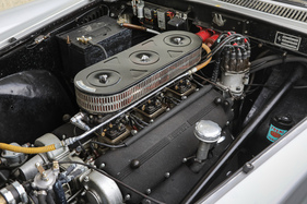 Ferrari 250 GT Pininfarina (1958) - je eine obenliegende Nockenwelle pro Zylinderbank wird über eine Kette angetrieben