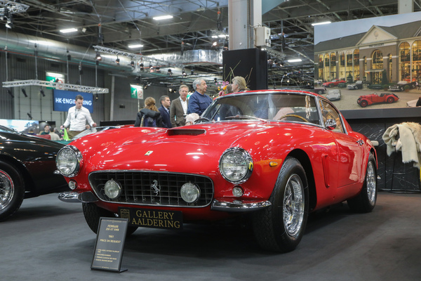Ferrari 250 GT SWB (1961) - Stahlkarosserie, gesehen bei der Gallery Aaldering - Rétromobile Paris 2024