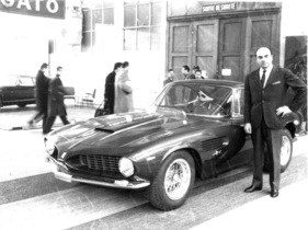 Ferrari 250 GT SWB Berlinetta Speziale Bertone (1962) - Bertone posiert stolz neben seinem Wurf am Genfer Autosalon