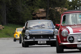 Bild Ferrari 250 GTE (1960) - am Start mit der Dorfgruppe bei der Lenzerheide Motor Classics 2013
