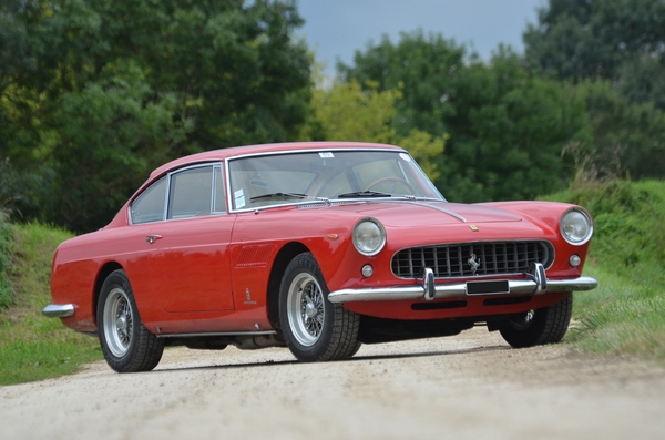 Ferrari 250 GTE (1962) - angeboten an der Artcurial-Versteigerung "Sur les Champs 6" vom 20. Oktober 2013