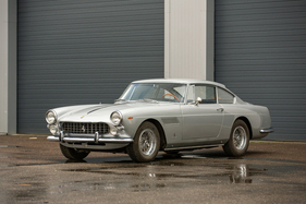 Ferrari 250 GTE 2+2 Series III Coupé (1963) - als Lot 267 angeboten an der Bonhams Les Grandes Marques du Monde au Grand Palais Paris Versteigerung am 3. Februar 2022