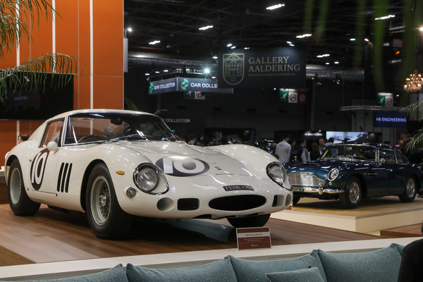 Ferrari 250 GTO (1962) - für einmal in Weiss statt Rot - gezeigt von Kidston - Rétromobile Paris 2024