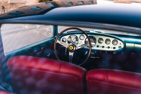 Ferrari 250 Gran Turismo Ellena (1958) - Blick ins Interieur (mit Schutz vor Verkratzen durch den Zündschlüssel?)