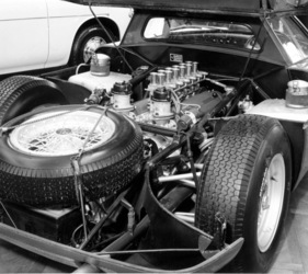 Ferrari 250 LM (1963) - Blick in den Motorraum, gesehen am Pariser Salon 1963